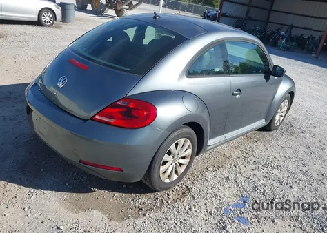 2016 Volkswagen Beetle 1.8T Fleet Edition z USA, uszkodzony, nr VIN 3VWF17AT1GM625794